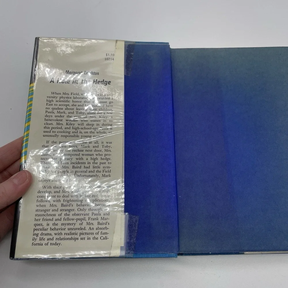 A Hole in the Hedge by Margaret Leighton‎ Hardback/ Dust Jacket